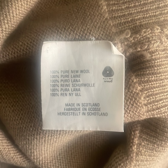 BURBERRYS Vintage 100% Merino Wool Camel Pullover V Neck Sweater Medium - Picture 7 of 7